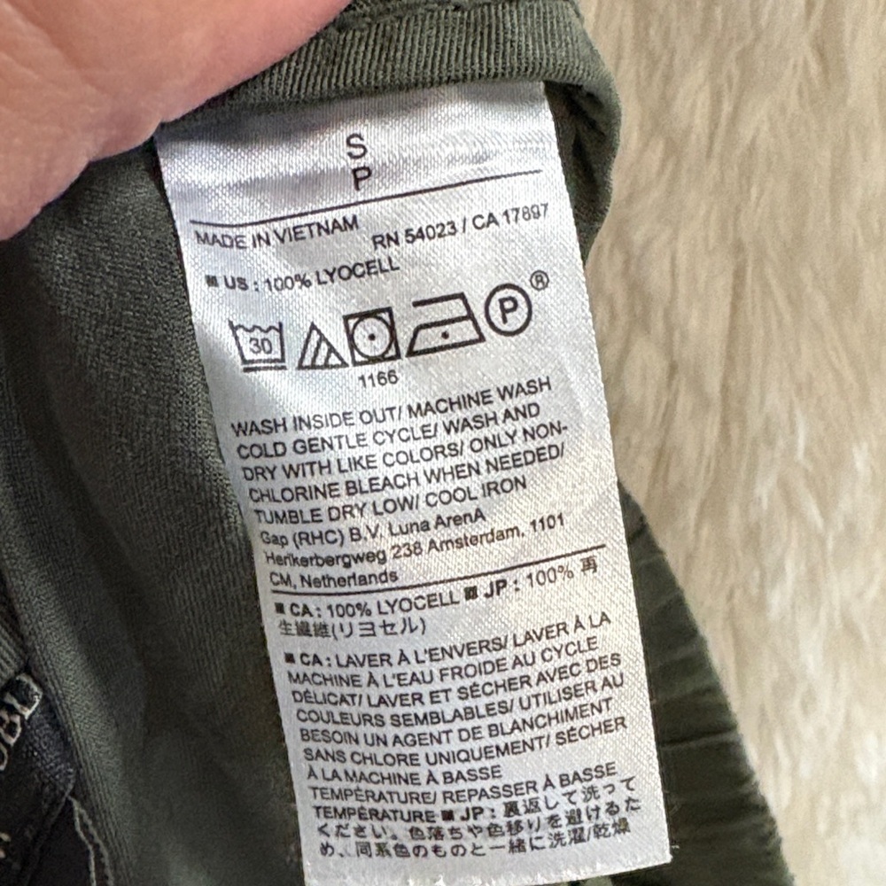 Banana Republic Dark Green Cargo Pants - Picture 9 of 9